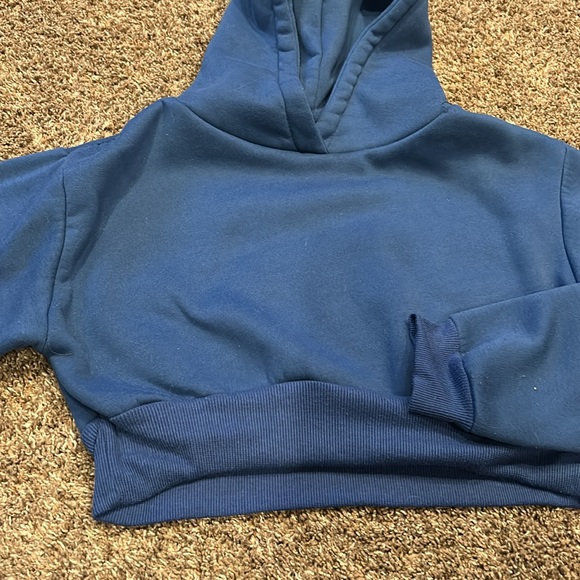 Girls XL cropped hoodie - Picture 2 of 6